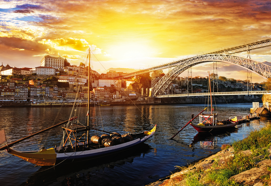 Die Stadt Porto beeindruckt mit ihrer Lage direkt am Douro.