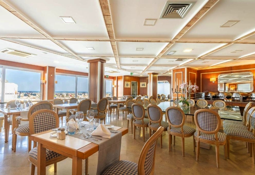 Nehmen Sie Platz im Restaurant des Hotels.