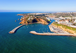 Entdecken Sie den charmanten Hafen von Albufeira.
