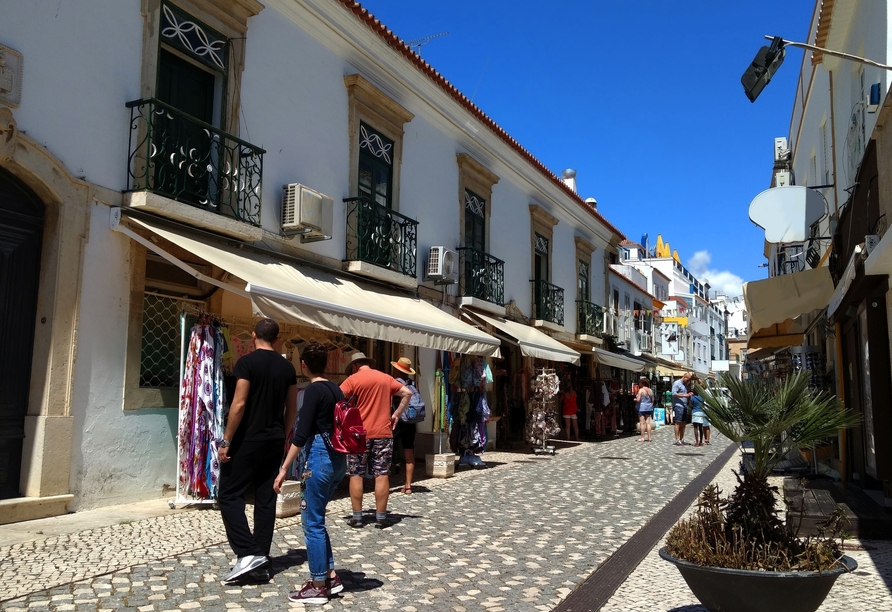Schlendern Sie durch die Altstadt von Albufeira und sichern Sie sich tolle Souvenirs von einer unvergesslichen Zeit!
