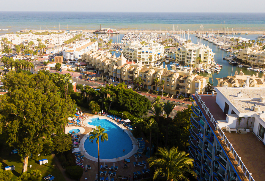 Ihr Hotel befindet sich am wunderschönen Yachthafen von Benalmádena.