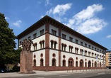 Die Fruchthalle Kaiserslautern mit ihrer eleganten Renaissance-Fassade zeugt vom kulturellen Selbstbewusstsein der Region.