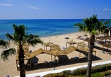 Genießen Sie die Vorzüge Ihres Hotels wie den weitläufigen Privatstrand.