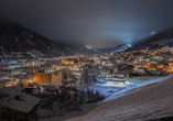 Fügen im Zillertal empfängt Sie mit funkelnden Lichtern und winterlicher Gemütlichkeit.