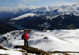 Entdecken Sie die Magie des Zillertaler Winters bei einer Wanderung zum Isskogel oberhalb von Gerlos.