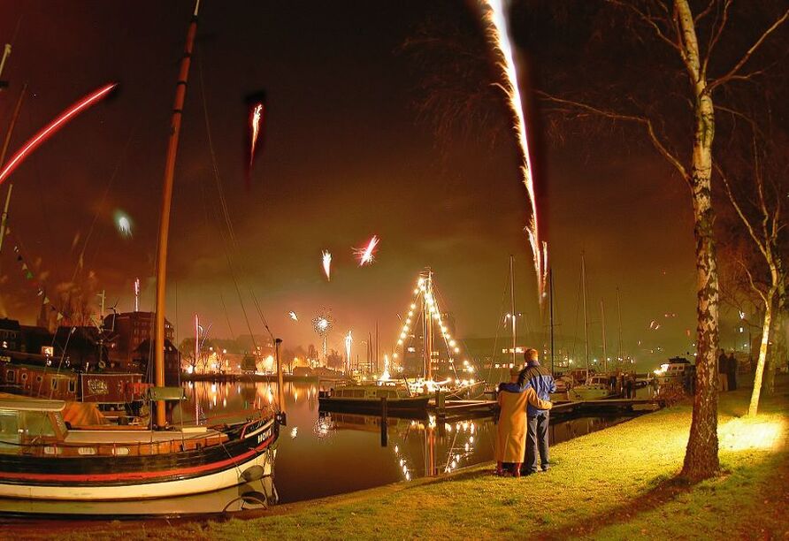 Silvesterfeuerwerk am Ratsdelft in Emden
