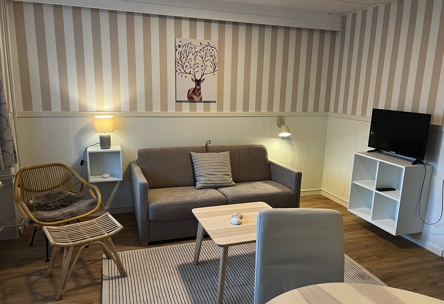 Lassen Sie den Tag im gemütlichen Wohnbereich Ihres Appartements Revue passieren.