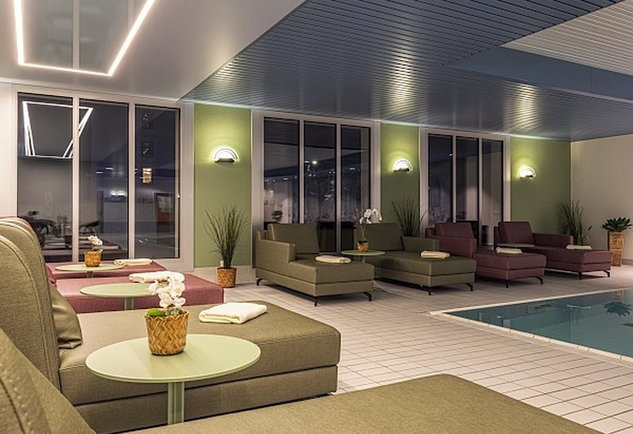 Liegebereich im Hallenbad des Central Sporthotels in Davos