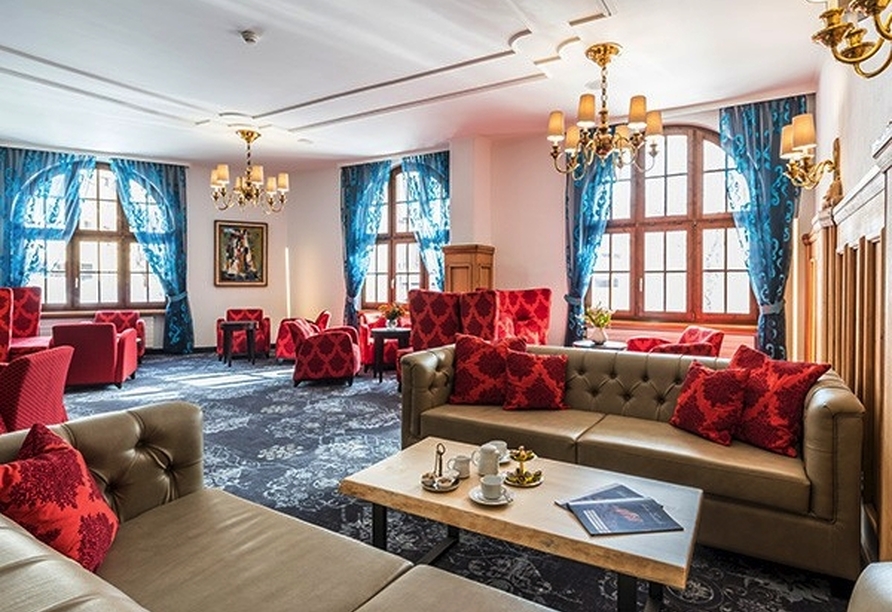 Lassen Sie sich in der gemütlichen Lobby Ihres Hotels nieder.