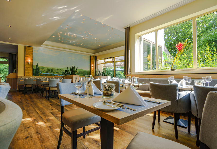 Freuen Sie sich auf kulinarische Highlights im Restaurant des Parkhotels Maasberg.