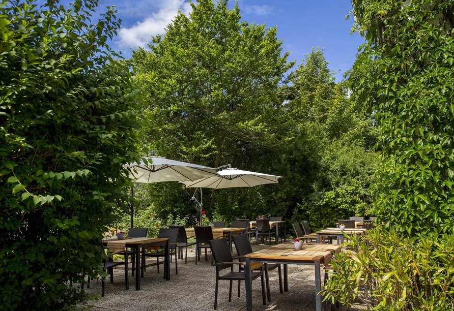 Die Terrasse des Hotels lädt zum Verweilen ein.