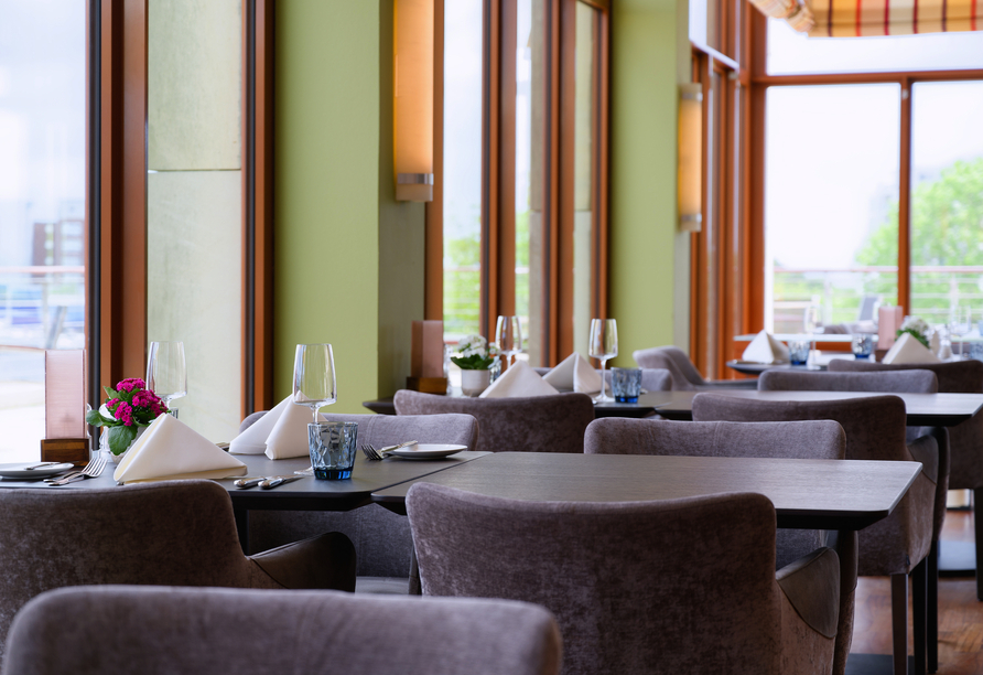 Genießen Sie die regionale und saisonale Küche im Restaurant des ATLANTIC Hotels Wilhelmshaven.