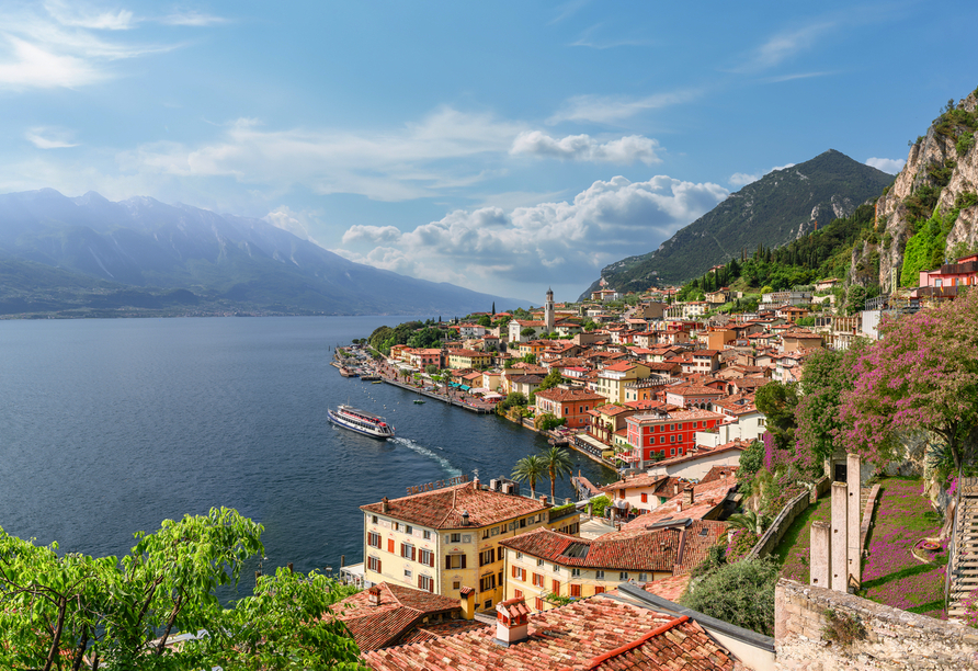 Limone sul Garda begeistert mit seinen malerischen Gassen, mediterranem Flair und der traumhaften Lage direkt am Gardasee.