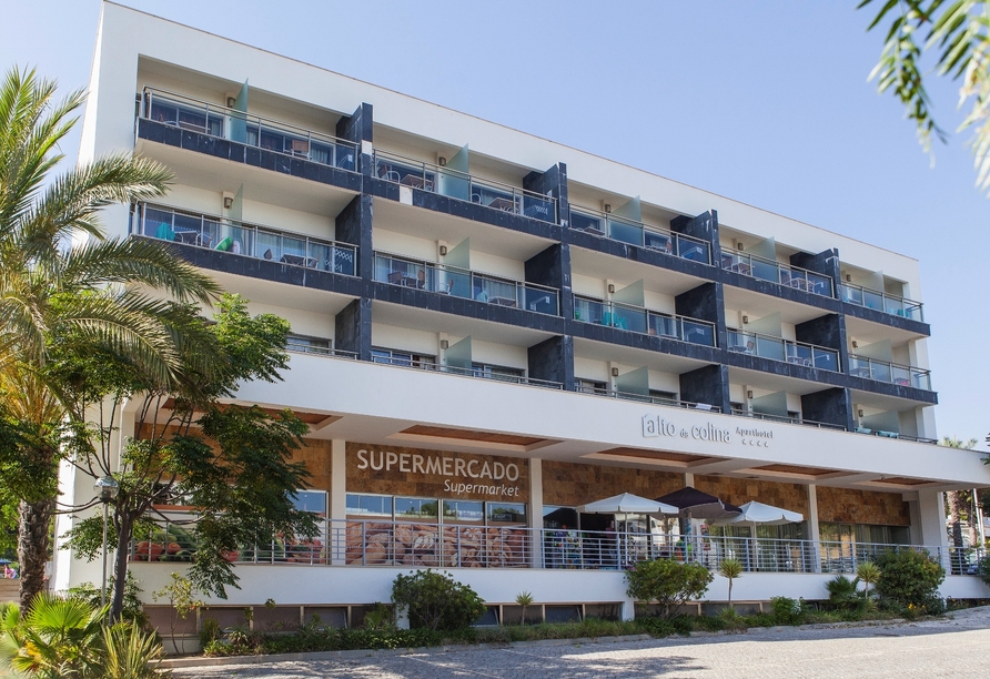 Außenansicht Ihres Hotels an der Algarve.