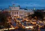 Willkommen zu Ihrer unvergesslichen Adventsreise in Wien! Der Christkindlmarkt am Rathausplatz ist besonders beliebt.