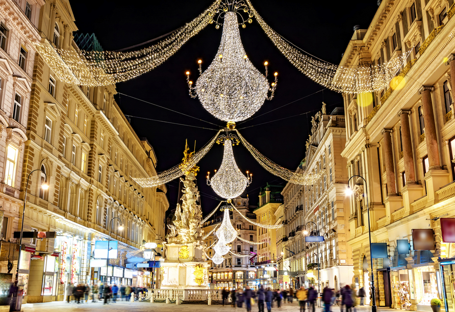 Der Graben, die berühmte Einkaufsstraße, ist in der Adventszeit festlich geschmückt.