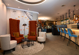 Machen Sie es sich im Hotel an der Bar gemütlich.