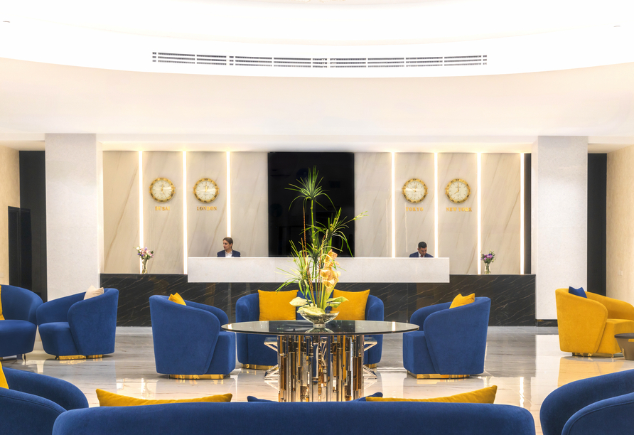 Machen Sie es sich in der Lobby des Hotels gemütlich.