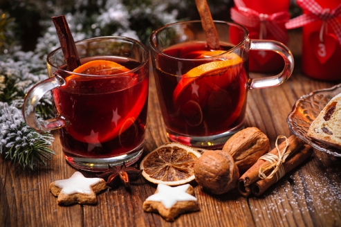 Lassen Sie den Anreisetag mit einer Tasse Glühwein ausklingen.