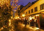 Der Christkindlmarkt am Spittelberg begeistert mit seinem besonderen Charme und lädt zum Flanieren durch die romantischen Gassen ein.