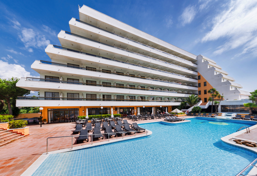 Ihr Urlaubshotel Tropic Park begrüßt Sie mit einer großzügigen Pool-Landschaft!