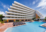 Ihr Urlaubshotel Tropic Park begrüßt Sie mit einer großzügigen Pool-Landschaft!