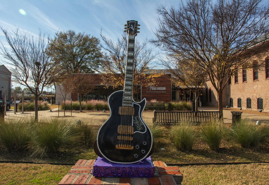 Auf den Spuren einer Legende: Im B.B. King Museum in Memphis tauchst du ein in das bewegte Leben Elvis Presley.