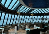 In der einladenden Bar der Fähre entspannen Sie bei traumhaftem Ausblick.