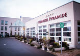 Außenansicht mit Terrasse des Kurhotels Pyramide Sibyllenbad
