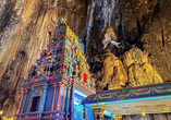 Entdecken Sie die spirituelle Welt im Inneren der Höhlen, wo der beeindruckende Tempel auf Sie wartet.