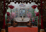Entdecken Sie den unvergleichlichen Charme und die opulente Einrichtung des Pinang Peranakan Mansions.