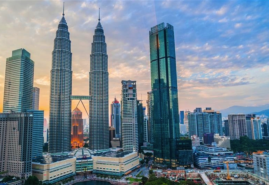 Erleben Sie die atemberaubende Architektur der ikonischen Petronas Twin Towers. 