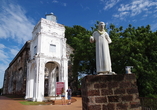 Entdecken Sie die reiche Kolonialgeschichte an den Ruinen der St. Paul’s Church in Malakka.