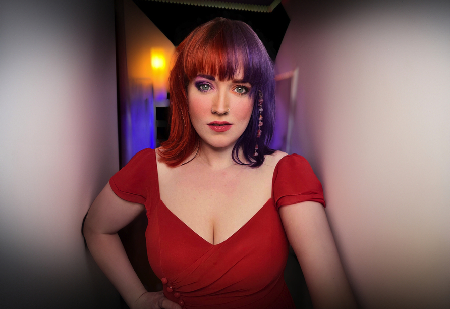 Julia Vieregge wird für Sie live an Bord auftreten!