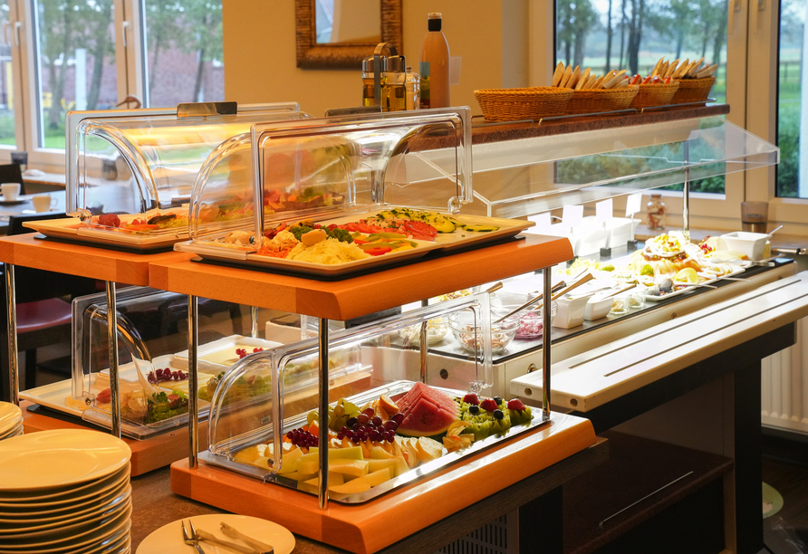 Stärken Sie sich am Frühstücksbuffet für den kommenden Tag.