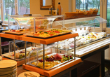 Stärken Sie sich am Frühstücksbuffet für den kommenden Tag.