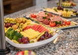 Stärken Sie sich am Frühstücksbuffet für den kommenden Tag.