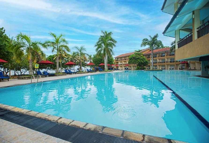 Lassen Sie die Seele am Außenpool des The Palms Hotels baumeln.