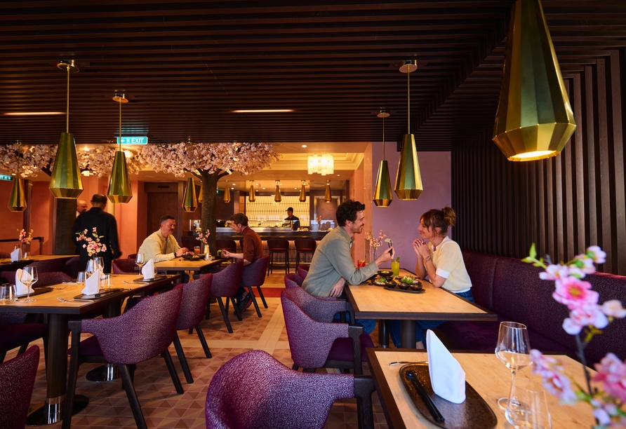 Köstliches Sushi und weitere Spezialitäten der fernöstlichen Küche erwarten Sie im Eat-Fusion Restaurant an Bord. 