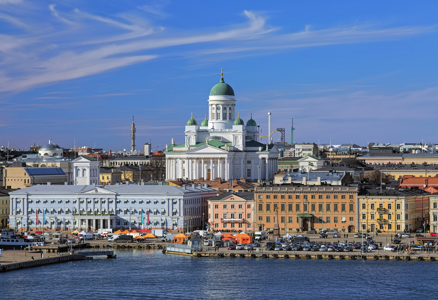 Die imposante Domkirche von Helsinki prägt das Stadtbild.