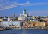 Die imposante Domkirche von Helsinki prägt das Stadtbild.