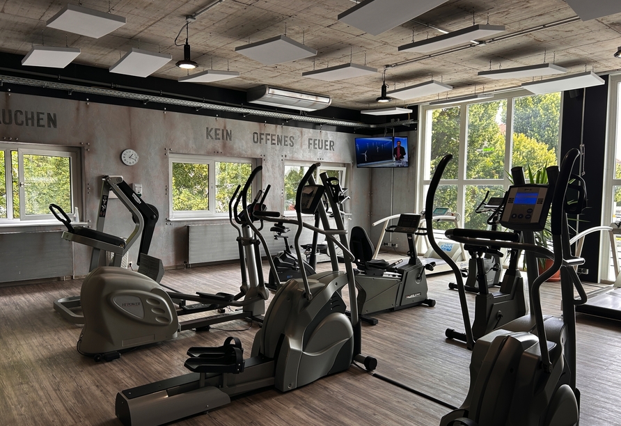 Im Fitnessraum des Hotels können Sie sich ordentlich auspowern.