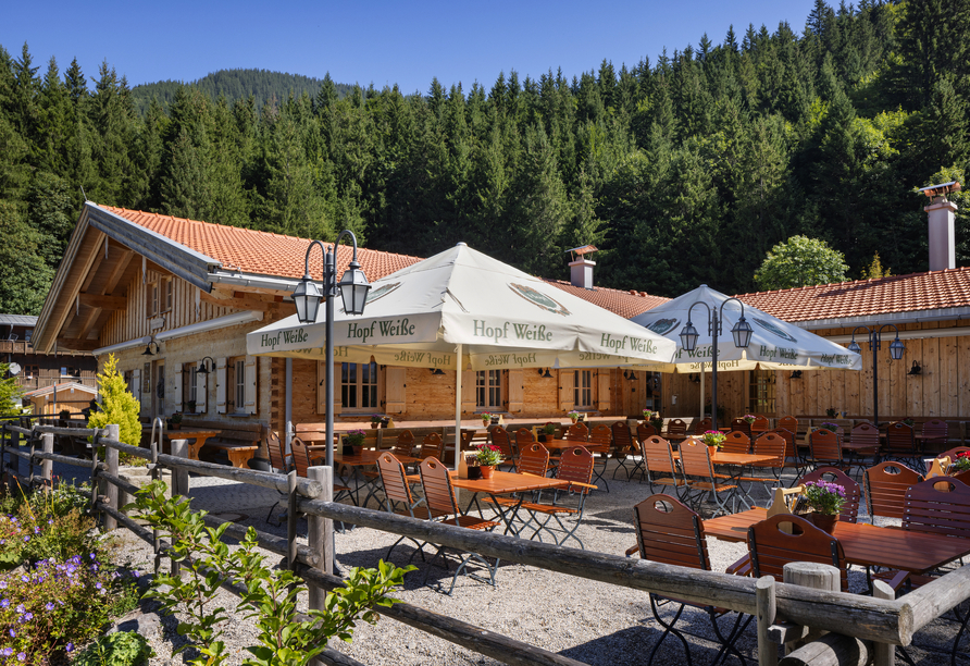 Die Terrasse des Hotels lädt zum Verweilen ein.