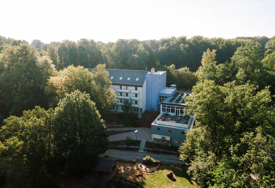 Mittem im Grünen befindet sich das Hotel am Zoo.