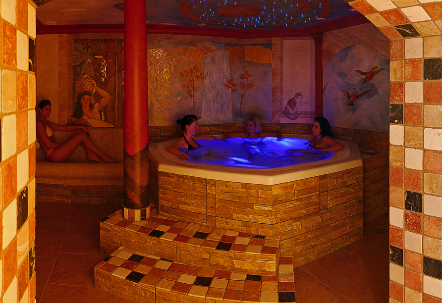 Verbringen Sie entspannende Stunden im Wellnessbereich Ihres Hotels.