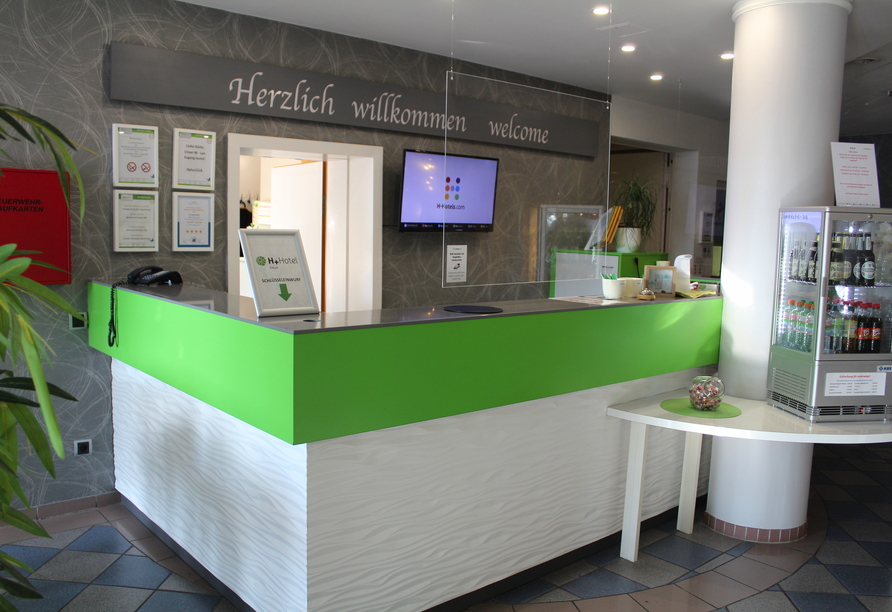 An der Rezeption des Hotels werden Sie herzlich empfangen.