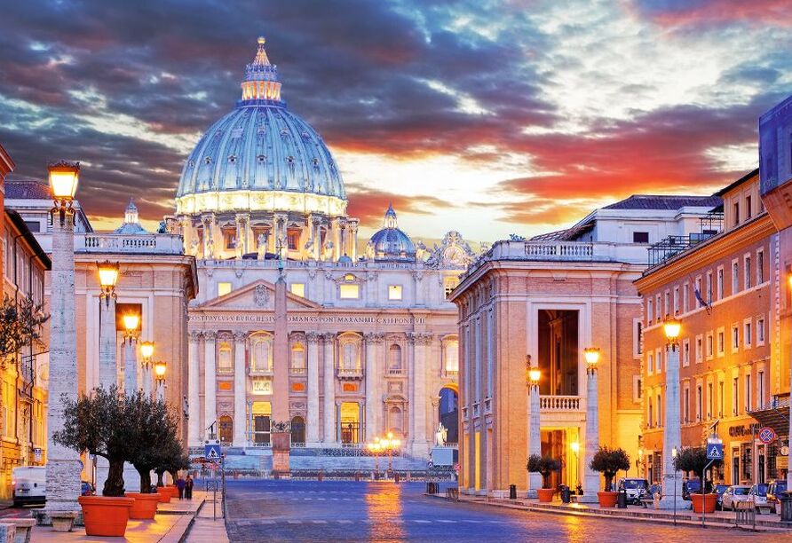 Rom bietet unzählige Wahrzeichen, darunter auch den Petersdom in der Vatikanstadt.