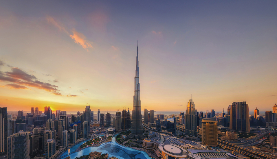 Herzlich willkommen in Dubai! Ihr Besuch auf der Aussichtsplattform des höchsten Gebäudes der Welt wird unvergesslich.