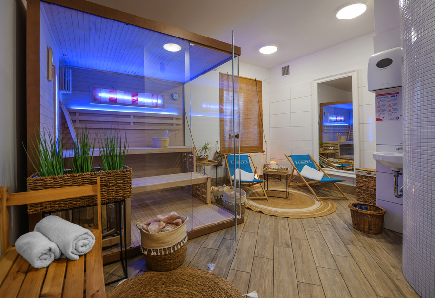 Die Sauna lädt zum Entspannen ein.