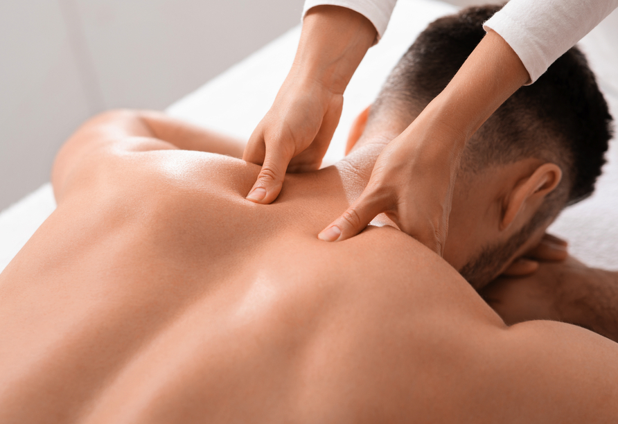Ihr Hotel bietet Ihnen eine Vielzahl an Wellnessanwendungen an – wie wäre es mit einer Massage?